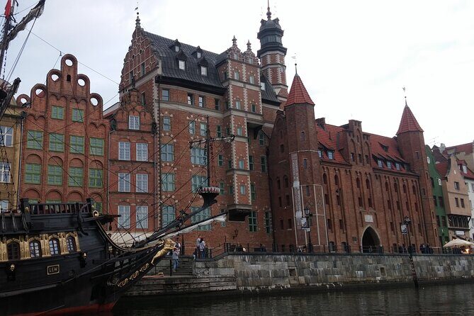 The wealth and history of Gdask at your fingertips - Practical Considerations