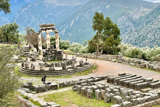 Thermopylae The battle of the 300 Spartans & Delphi Day Tour - Exploring Greece’s Historic Gems in a Single Day