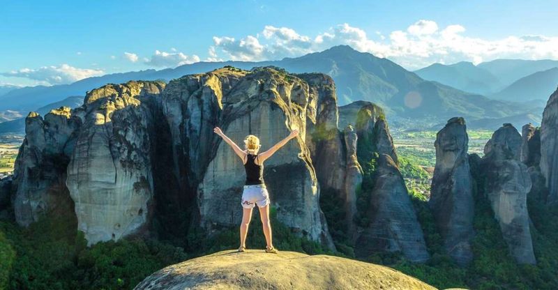 Thessaloniki: Full-Day Bus Trip to Meteora - Kastraki Lunch: Greek Food With a Cliff-View Backdrop