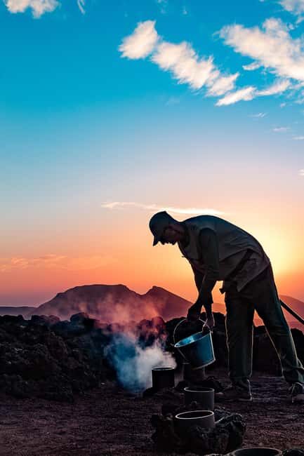Timanfaya National Park: Evening Tour with Volcano Dinner - The Experience in Detail