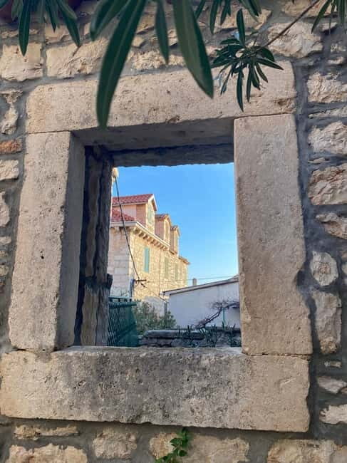 Tisno: Tour of the town with churches and palaces - A Closer Look at the Tour Experience