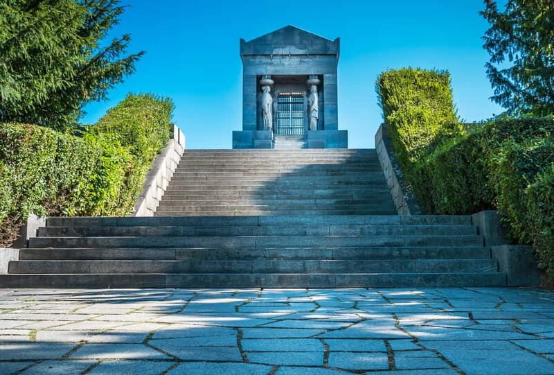 Tito Museum and Avala mountain with retro car - A Closer Look at the Tour Experience