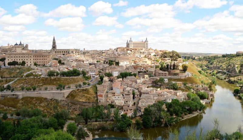 TOLEDO: Private Tour With Official Guide - Key Points