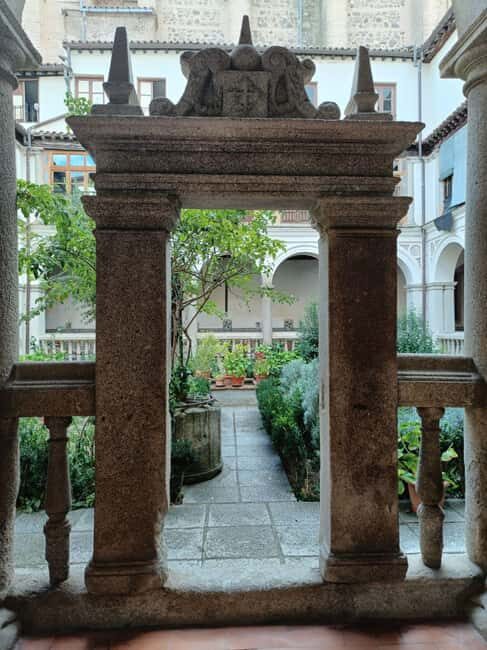 Toledo: Ruta de Conventos con degustación de mazapán y vino - Key Points