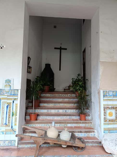 Toledo: Ruta de Conventos con degustación de mazapán y vino - A closer look at the experience