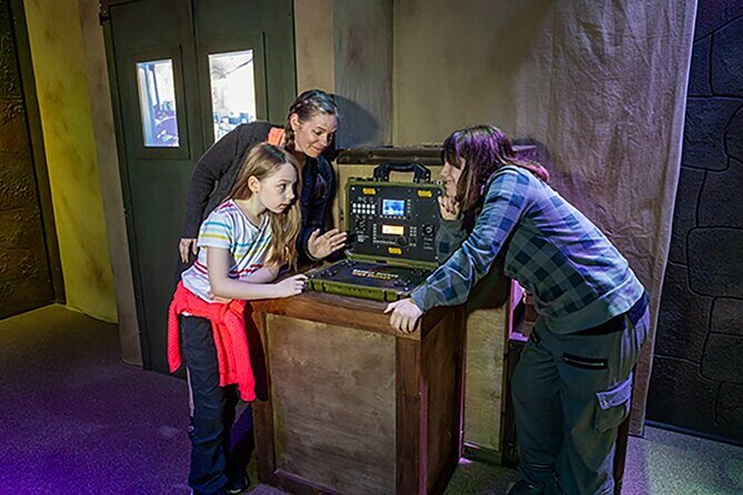 Tomb Raider Experience Seattle - The Role of the Guide and Group Size