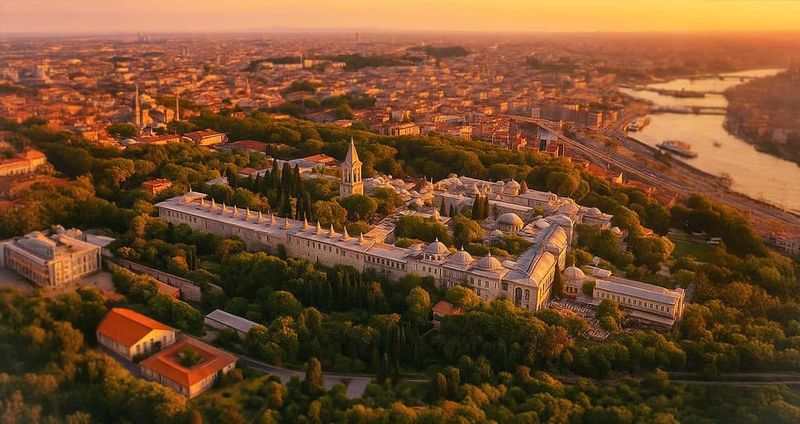 Topkapi Palace and Harem Skip-the-Line-Tickets & Audio Guide - Holy Relics and the Treasury Rooms: Why People Remember This