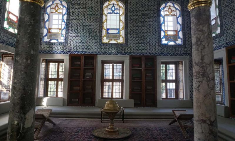 Topkapi Palace Express Tour with Harem Tickets - The Meeting Point and Logistics