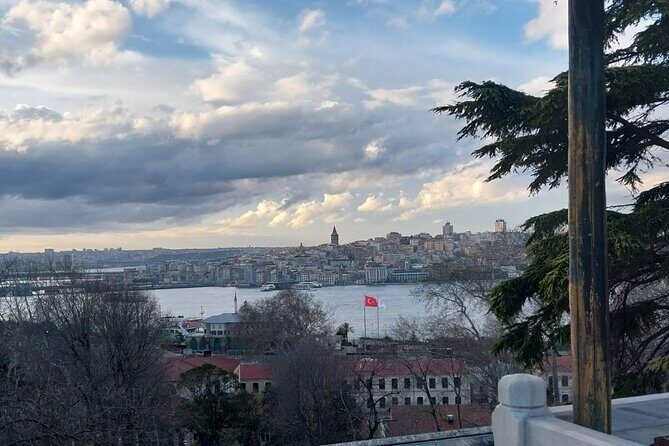 Topkapi Palace with Harem Walking Tour with Guide - A Closer Look at the Itinerary