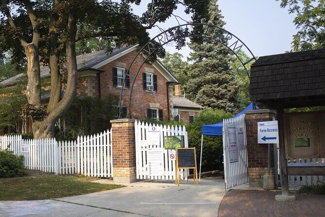 Toronto Discovery District 2hr Walking Tour - FAQ