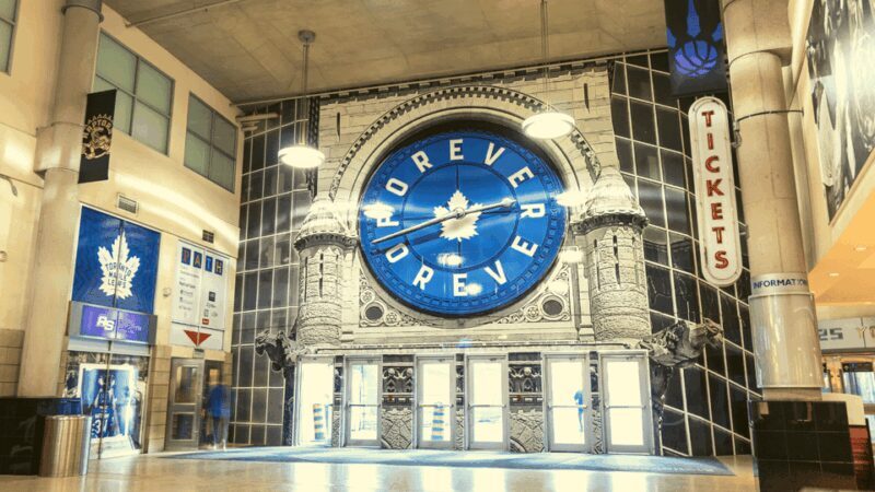 Toronto: Toronto Maple Leafs Game Ticket at Scotiabank Arena - The Atmosphere and Crowd