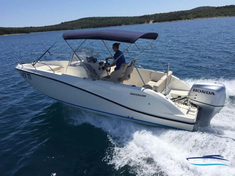 Torrevieja: Rent a boat without a license - Key Points