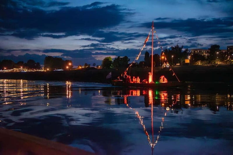Toru: Toru at Night from a Boat on the Vistula - Key Points
