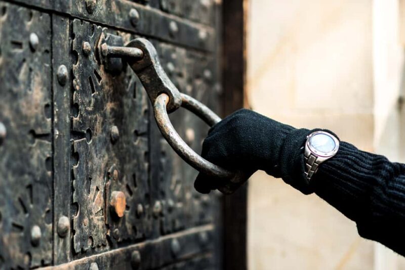 Torun: Spy-Themed Walk & Game with Host - What to Expect From the Spy Game in Torun