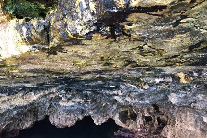 Tour 3h and half visit of all the caves, bathroom stop and aperitif - Guides and onboard commentary: how to get the most out of it