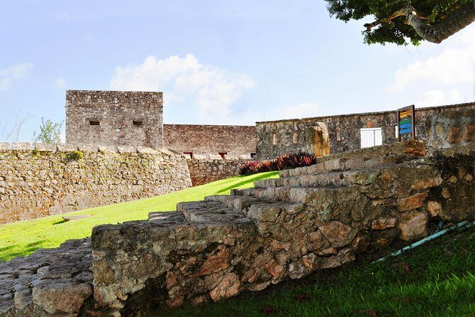 Tour Bacalar - Cenote Azul & MarMol Club with Kayaks from Cancún - Transportation and Logistics