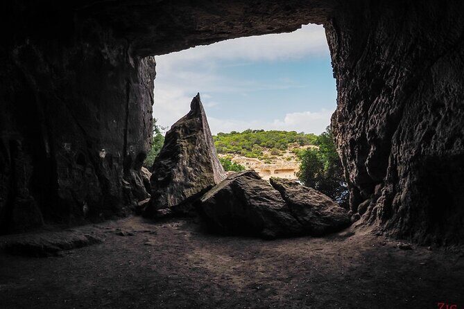 Tour Beach Portal Vells, Cave Portal Vells. - FAQs