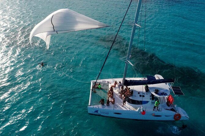 Tour Catamaran Isla Mujeres With Open Bar - Key Points