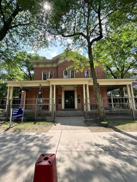 Tour Chicago LGBTQ+ Style - Exploring Chicago’s LGBTQ+ Neighborhoods