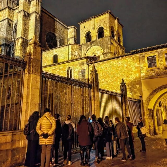 Tour de los misterios y leyendas de Oviedo - Discover the Hidden Side of Oviedo with the Tour de los Misterios y Leyendas