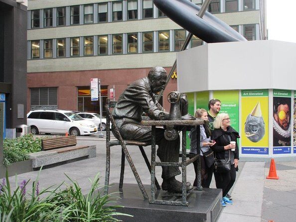 Tour Fashion Factory & Create a souvenir - Key Points