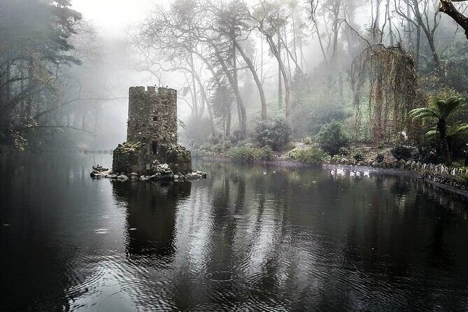 Tour group Sintra : Pena Palace, Regaleira, Cabo DA Roca and Cascais - Who Should Consider This Tour?
