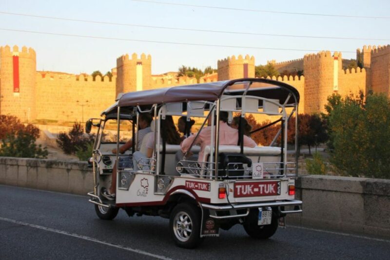 Tour Guiado En Tuk Tuk Recorre Avila De La Forma Mas Comoda - Exploring Avila’s Highlights on a Tuk Tuk