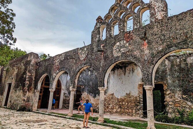 Tour Hacienda and Cenotes Mucuyché with Guided Tour in Oxkintok - FAQ