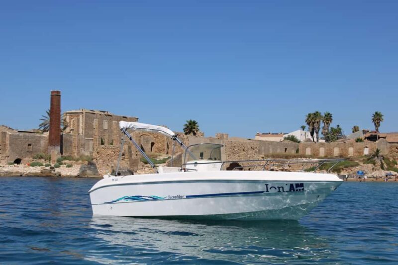 Tour in barca privata Avola Marzamemi/PortopaloDiCapopasserO - The Sum Up