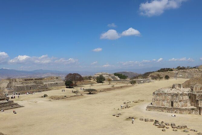 Tour Monte Albán "clasico" - Transportation and Group Size