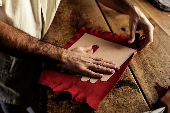 Tour Naples: Journey into the historical Neapolitan glove factory - Key Points