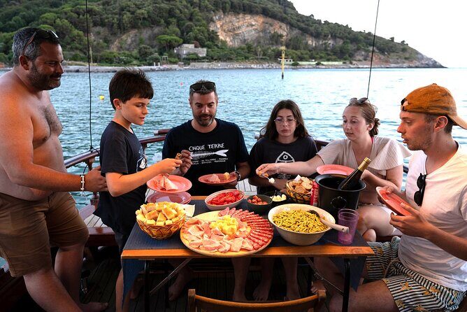 Tour of Apericena at Sunset and Dinner on Boat - Exploring the Apericena and Dinner Boat Tour in La Spezia