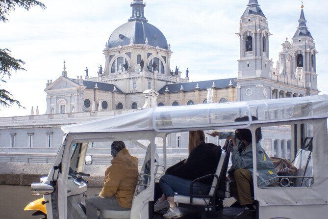 Tour of Historic and Modern Madrid with a guide in a yellow tuk tuk - Final Verdict