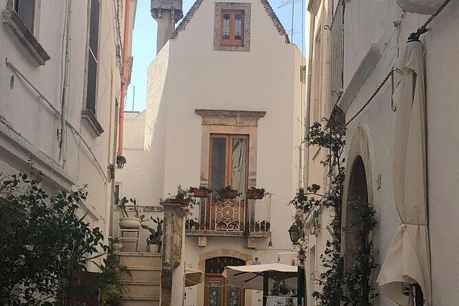 Tour of LOCOROTONDO and ALBEROBELLO departing from Bari - FAQ About This Tour