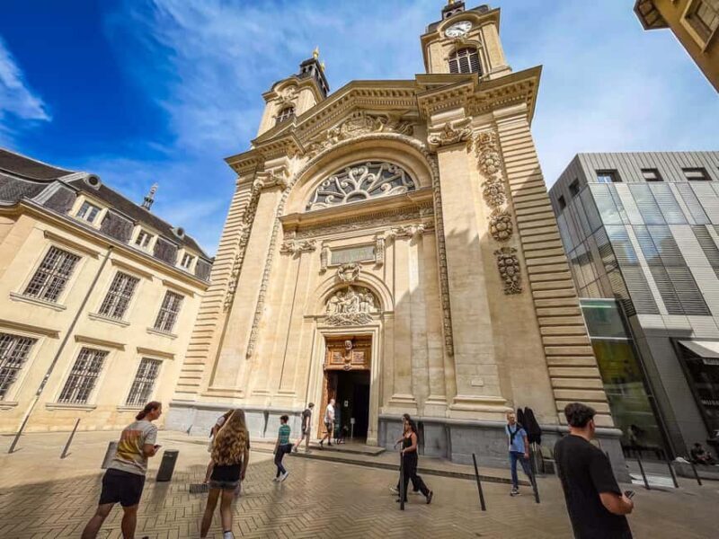 Tour of Old Lyon in Bellecour with a guide - Key Points