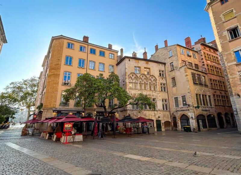 Tour of Old Lyon in Bellecour with a guide - The Value of the Experience
