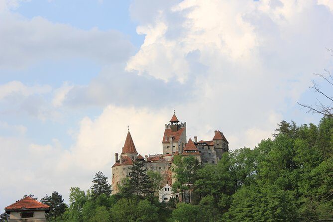 Tour of the 3 Castles: Bran, Rasnov and Peles in Spanish (native Spanish guide). - An overview of the experience