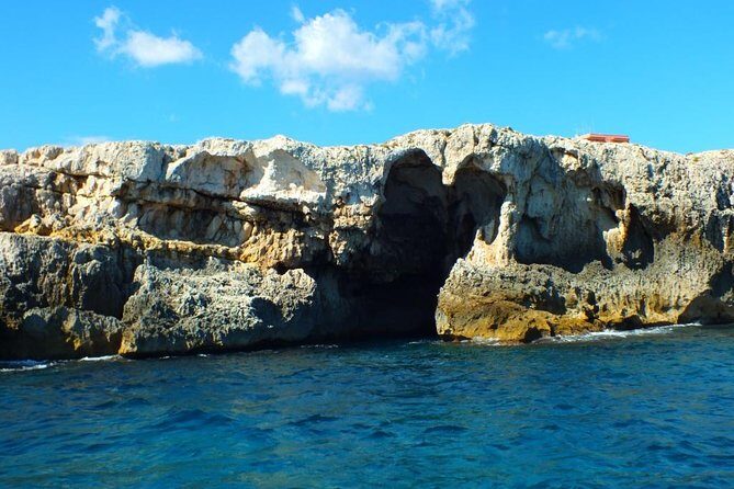 Tour of the island of Ortigia and exploration of sea caves with baths. - Frequently Asked Questions