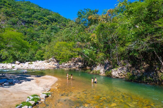 Tour of the only glass viewpoint in Puerto Vallarta - Visiting El Coyote and the Viewpoint