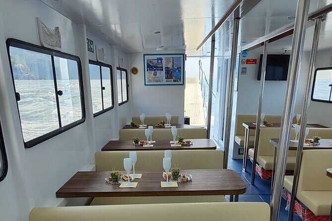 Tour on the Amalfi Coast, 4-hour cruise with aperitif - Key Points