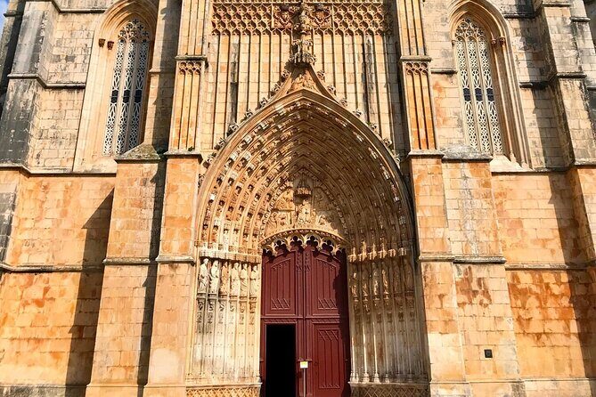 Tour to Óbidos Castle, Far from Nazareth and Battle Monastery - FAQs