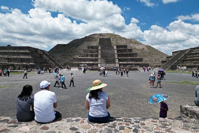 Tour to Teotihuacan with visit to ancient caves and CDMX transportation - Key Points