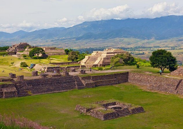 Tour to the archaeological zone Monte Alban - Key Points