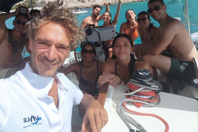 Tour to the islands of the La Maddalena Archipelago by sailing boat - The Food and Drinks Experience