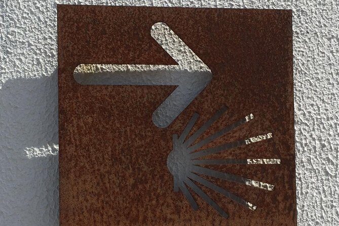 Tour to the Waterfalls in 4x4 full day - The Historic Charm of Tourim Bridge