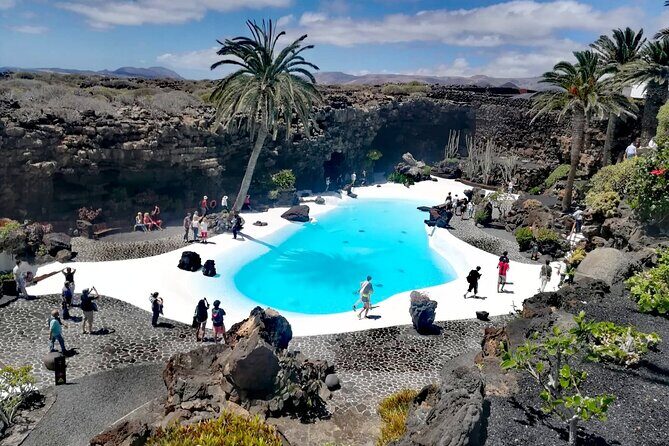 Tour to Timanfaya, Jameos del Agua, Cueva de los Verdes and viewpoint from the cliff - Frequently Asked Questions