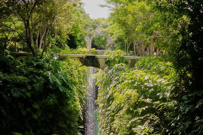 Tour to Uxmal and Hacienda Mucuyché included - FAQs