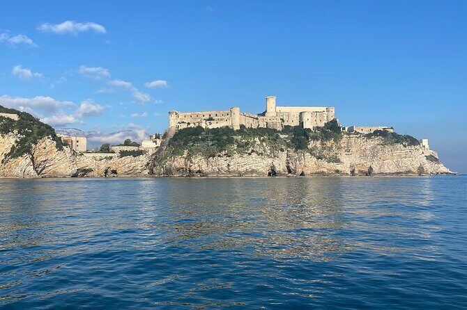 Tourist boat tour of the Gaeta peninsula - What to Expect from the Tour of the Gaeta Peninsula