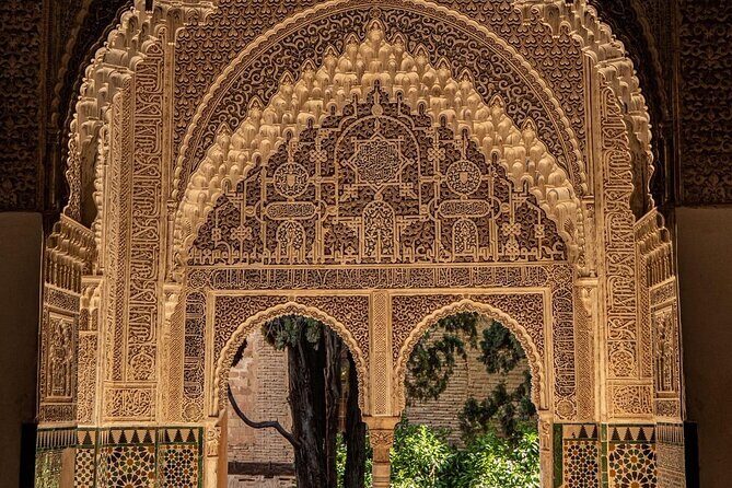 Tours Alhambra Tickets with Tour Guide - The Price and Its Value