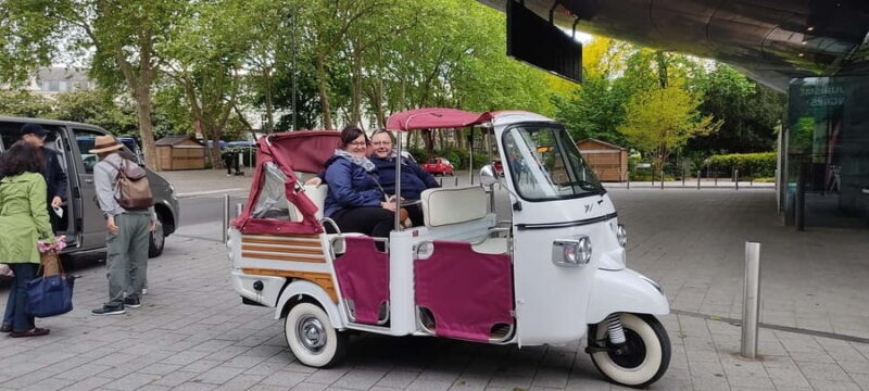 Tours: visite du coeur historique de la ville. - Exploring Tours’ Historic Heart by Tuk-Tuk